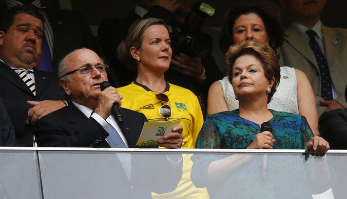 FIFA-president Sepp Blatter naast de Braziliaanse president Dilma Rousseff.