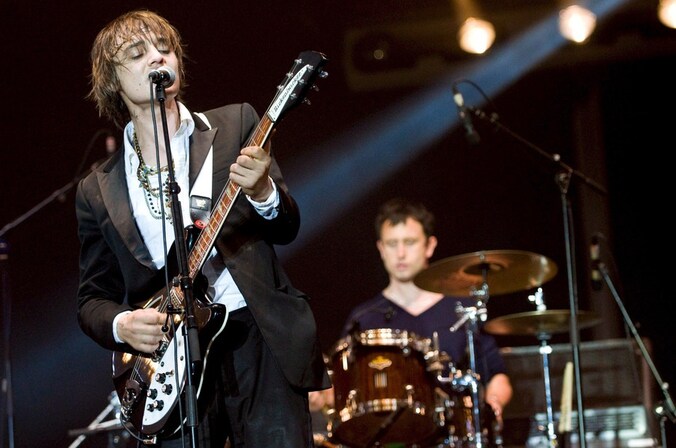 Pete Doherty en Babyshambles-drummer Adam Ficek. Foto uit 2008.