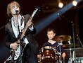 Pete Doherty en Babyshambles-drummer Adam Ficek. Foto uit 2008.