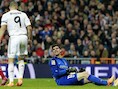 Thibaut Courtois, hier met een pijnlijke grimas tijdens de bekermatch op Real, bleef met een blessure aan de onderrug aan de kant.