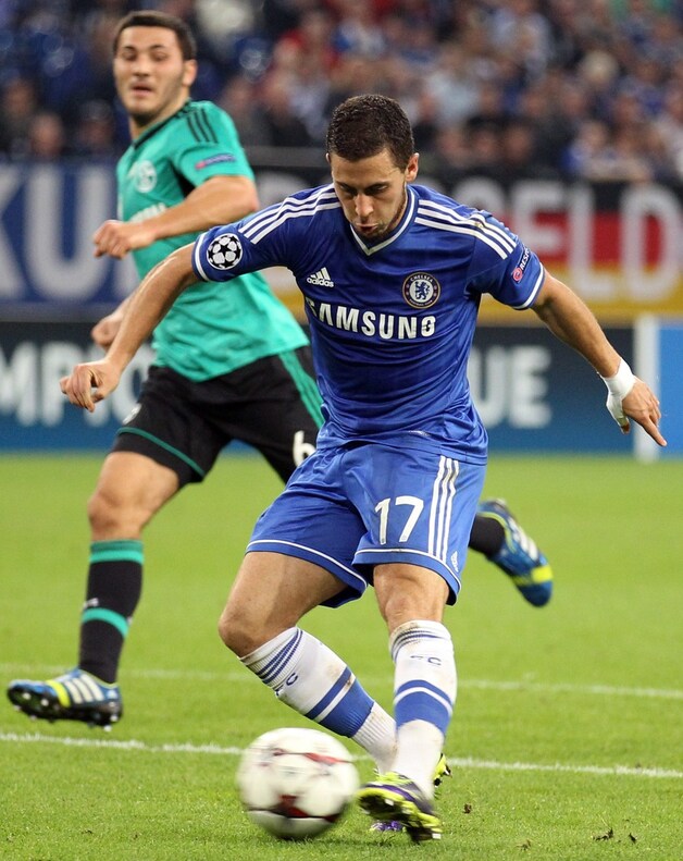 Eden Hazard legt aan voor de 0-3...