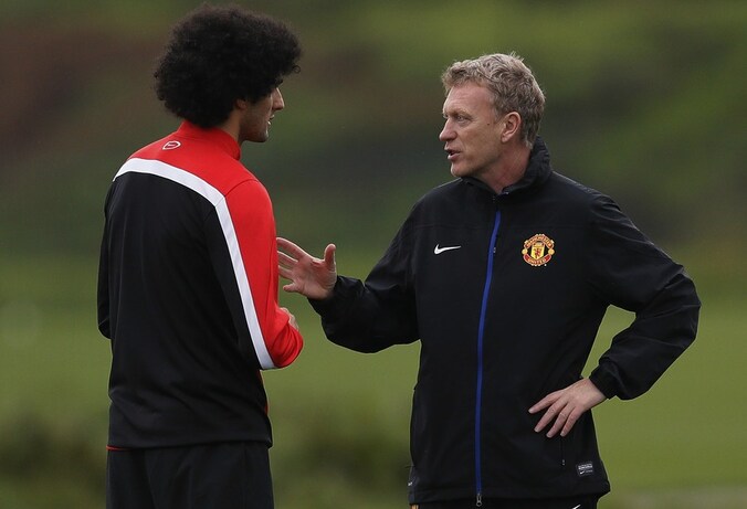 Moyes deze week op training in overleg met Fellaini.