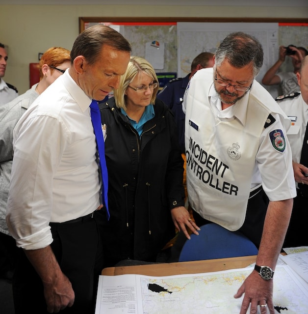 Tony Abbott tijdens een briefing over de bosbranden.