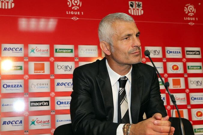 Exit Fabrizio Ravanelli bij Ajaccio