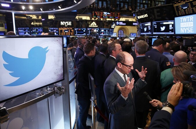 Twitter-CEO Dick Costolo wordt geïnterviewd op de NY Stock Exchange.