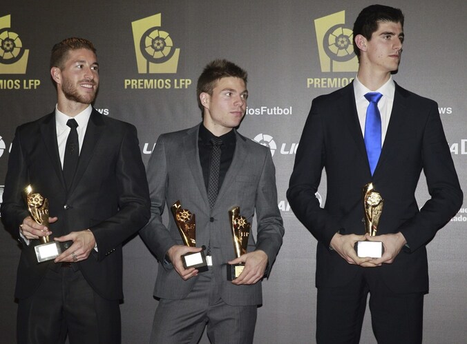 Courtois gisteravond op de LFP Awards naast Ramos (links, beste verdediger) en Illaramendi (beste middenvelder en revelatie).