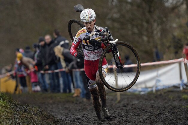 Pauwels maakte van de verwarring na Nys' val gebruik om solo te gaan.