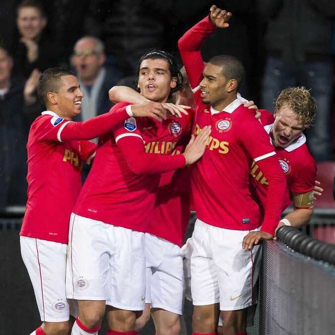 PSV viert de 2-0 van Locadia.