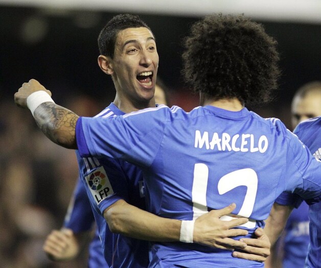 Marcelo wat later blij met de opener van Di Maria.