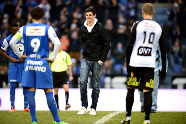 Dollen met Jelle Vossen bij de aftrap van een match die voor Genk zou uitmonden in een miskleun: 0-3.
