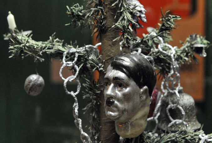 Illustratiefoto: kerstboom met Hitler-decoratie in het Museum der Brotkultur in Ulm.