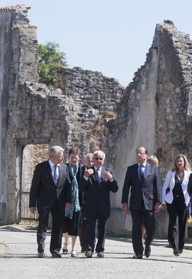 In september vorig jaar bezocht de Duitse president Gauck samen met enkele overlevers en Frans president Hollande het spookdorp Oradour-sur-Glane.
