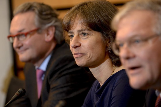 Dominique Leroy, de nieuwe CEO van Belgacom, tussen minister van Overheidsbedrijven Labille en Stefaan De Clerck, voorzitter van Belgacom.