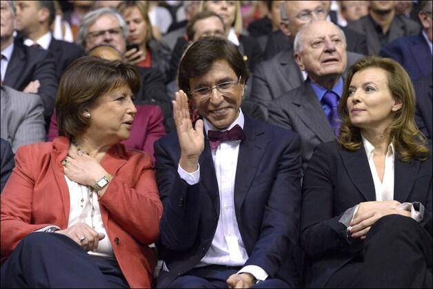 Elio Di Rupo trok begin deze week naar Rijsel, waar hij eregast was op de meeting. Hij zat er tussen PS-voorzitster Martine Aubry en Valerie Trierweiler, de vriendin van Hollande.