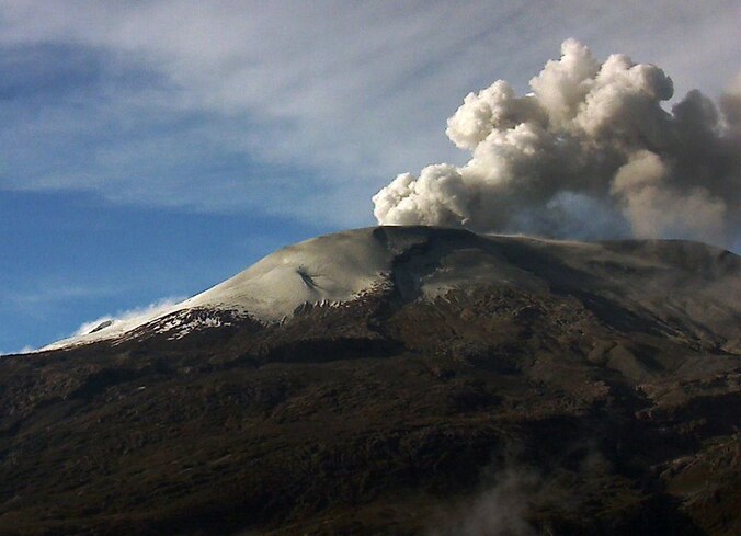 De vulkaan Nevado del Ruiz is verantwoordelijk voor de zwaarste natuurramp in de geschiedenis van Colombia. In 1985 stierven na een uitbarsting 25.000 van de 27.000 inwoners in de stad Armero.