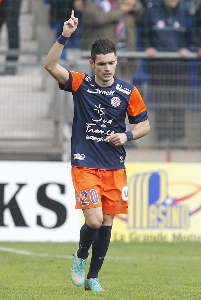Rémy Cabella viert het enige doelpunt van de wedstrijd.