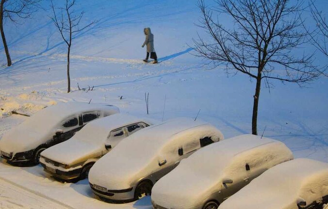 In de Wit-Russische hoofdstad Minsk ligt een dik pak sneeuw.
