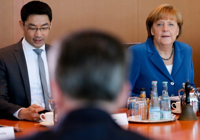 Philipp Rösler en Angela Merkel.