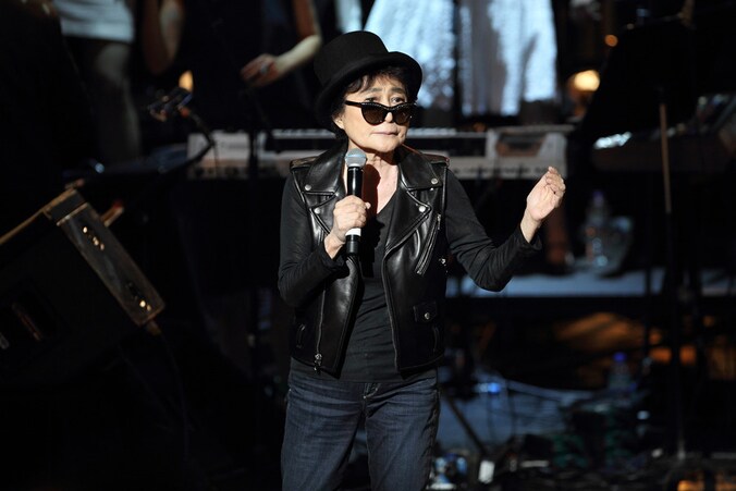 Artieste Yoko Ono.