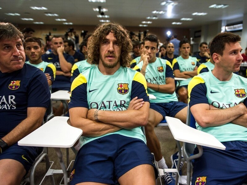 Carles Puyol (midden).