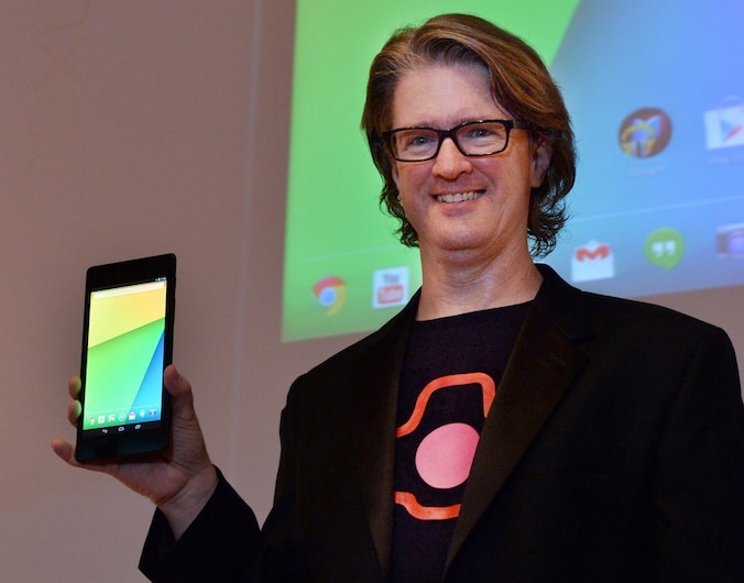 Chris Yerga van Google toont de tablet.