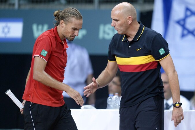 Johan Van Herck spreekt een ontgoochelde Ruben Bemelmans toe