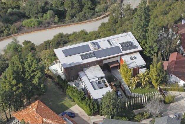 Het nieuwe -gehuurde- stulpje van Ashton Kuchter in Hollywood Hills.