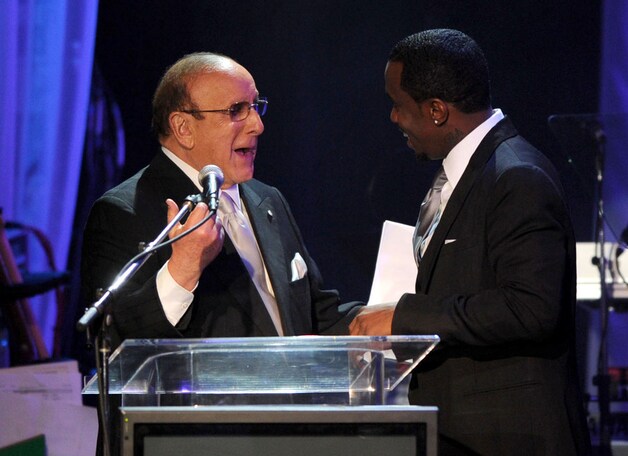 Links: Clive Davis met P. Diddy.
