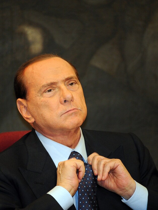 Ex-premier Berlusconi ontkent alle betrokkenheid.