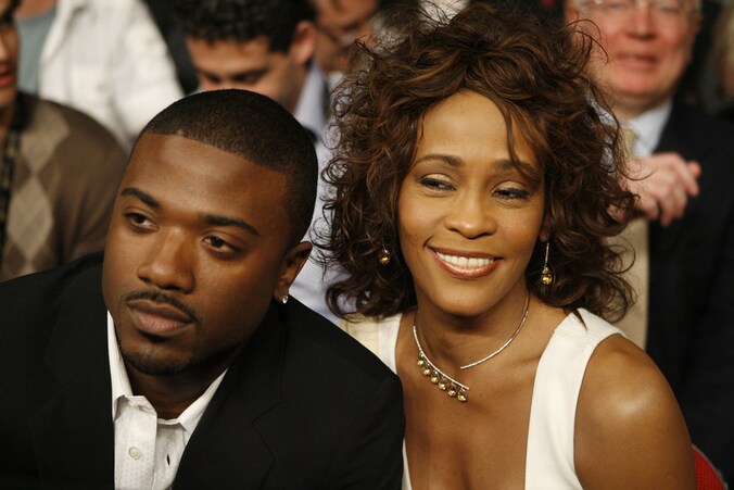 Whitney Houston met Ray J.
