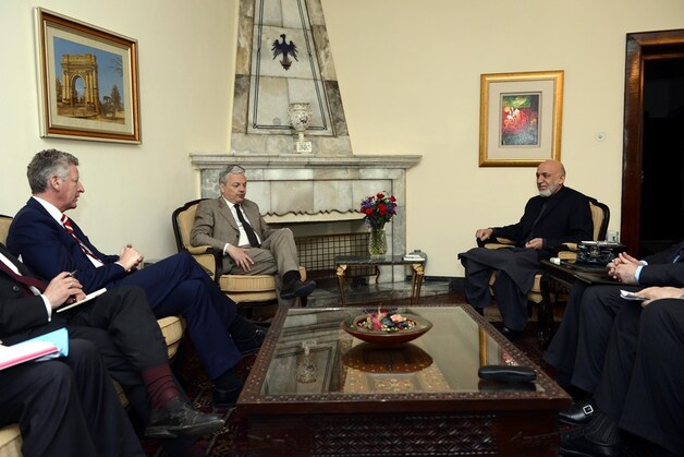 Reynders en De Crem op bezoek bij Afghaans president Karzai.