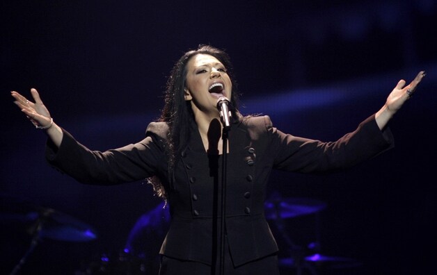 Kaliopi (Macedonië) haalt stevig uit.