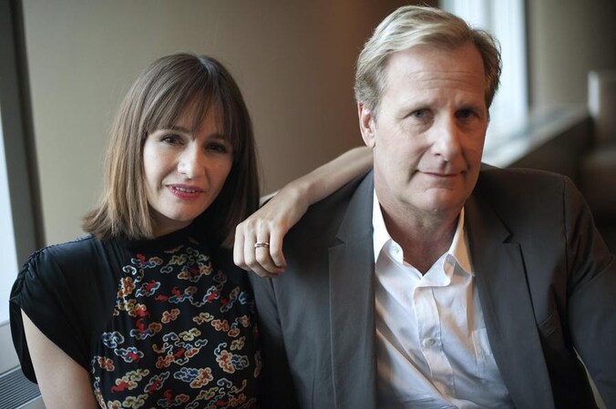 Emily Mortimer en Jeff Daniels.
