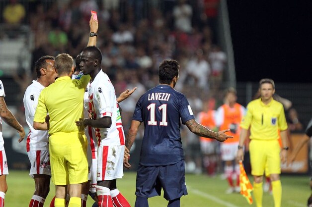 Sterspeler Lavezzi slikt rood.