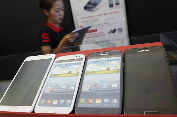 Samsung Galaxy-smartphones liggen in een winkel in Seoul.
