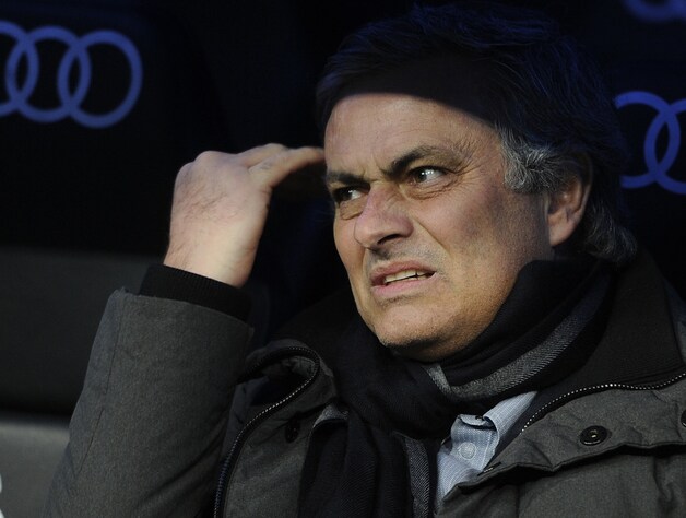 Ook Mourinho reageerde vaak fors op beslissingen van Gamez