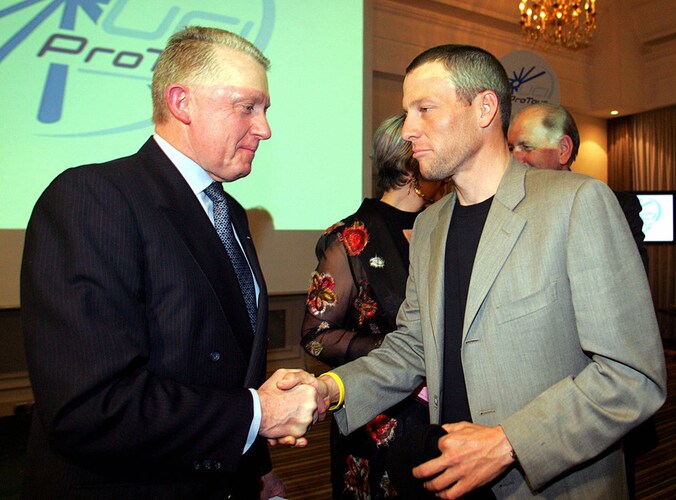 Gewezen UCI-voorzitter Hein Verbruggen met Lance Armstrong.