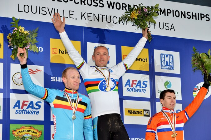 Vantornout keek bijzonder sip op het podium, logisch als je de wereldtitel op een haar na mist