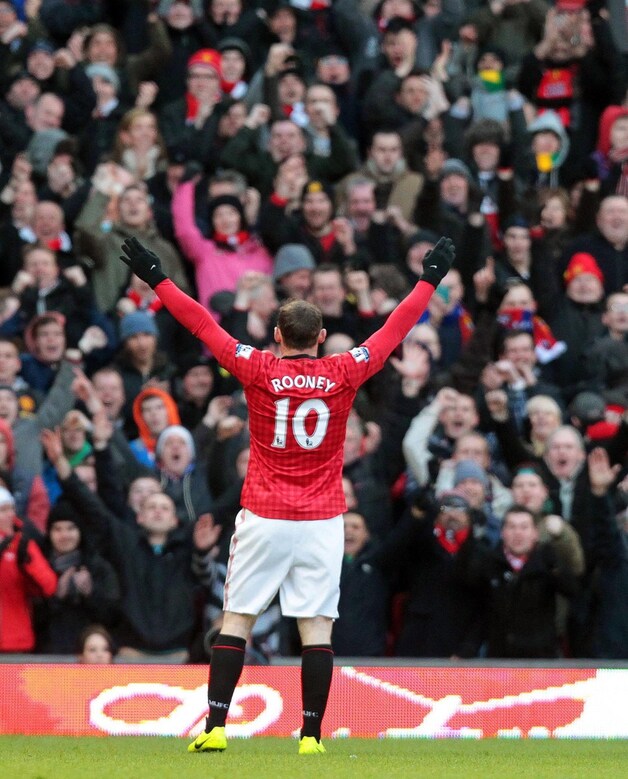 Rooney stond, samen met Hernandez, terug in de basis ten nadele van Welbeck en van Persie.