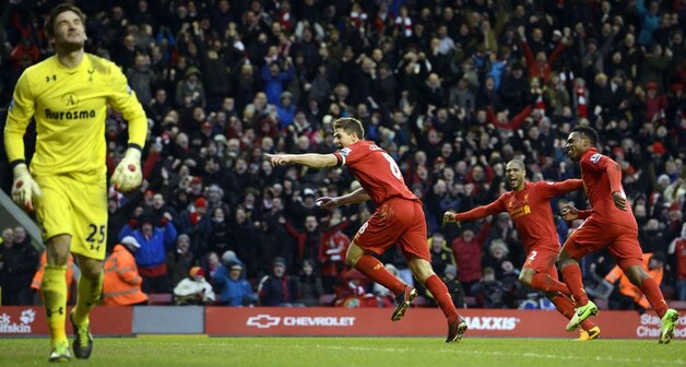 Gerrard zet de strafschop om (3-2) en Liverpool het delirium nabij.
