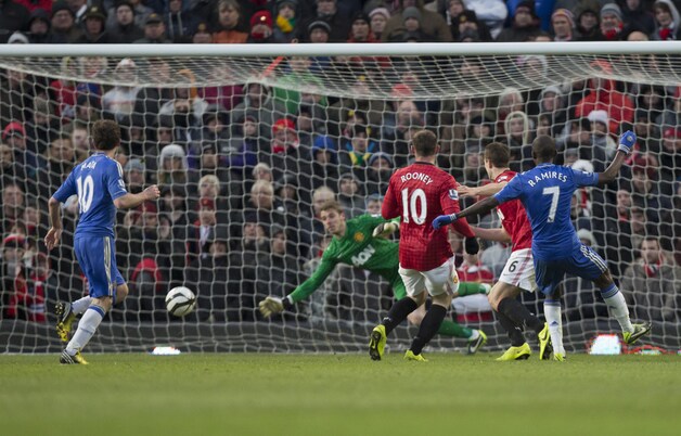 Ramires trapt na een perfecte counter de 2-2 binnen.