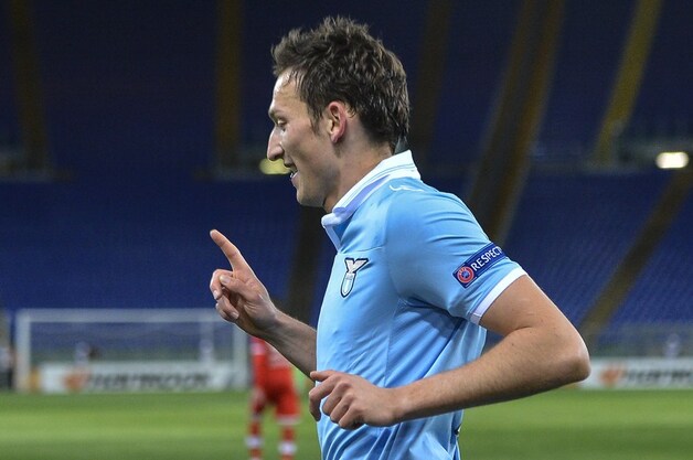 Libor Kozak drie keer aan het kanon in een leeg Olympisch Stadion in Rome.