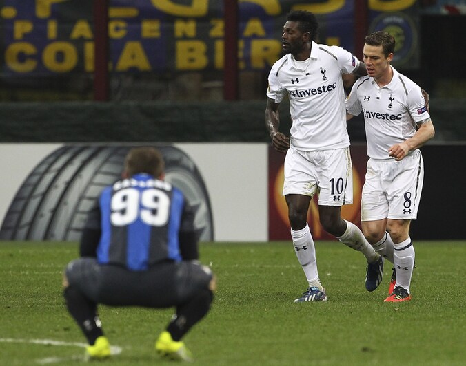 De geviseerde Adebayor scoorde het verlossende doelpunt voor Tottenham bij Inter