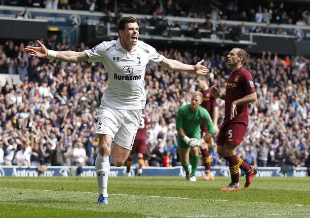 Bale juicht na de 3-1.
