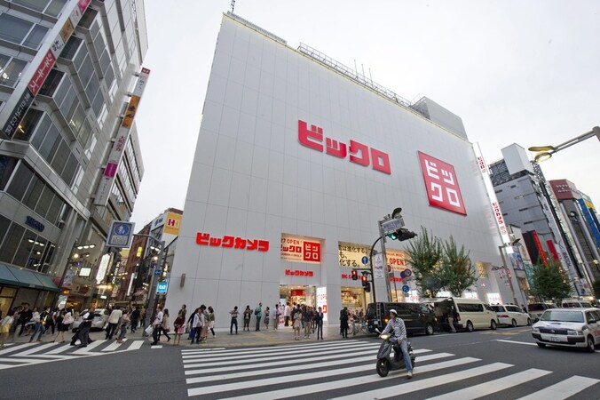 Onde rmeer deze Japanse winkelketen Uniqlo moest 60 winkels sluiten in China.