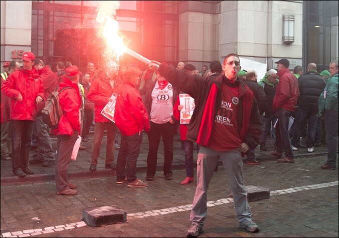 Manifestanten voor het kabinet van minister Magnette.