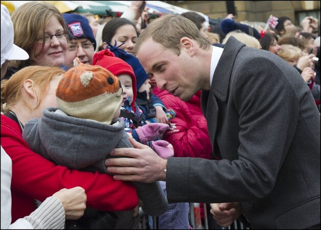 Prins William voelt zich nog niet 100 procent op zijn gemak bij baby's.