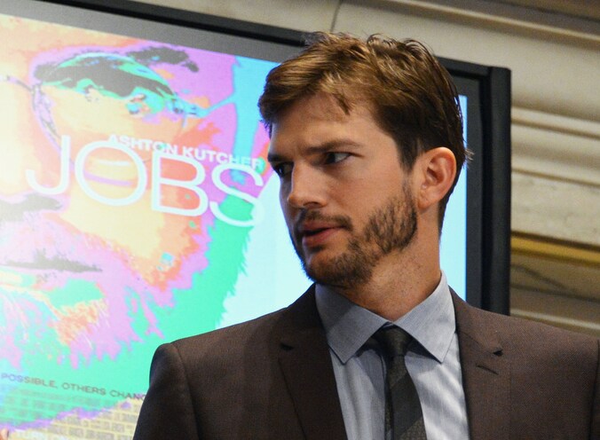Ashton Kutcher opende gisteren de beurs in New York.