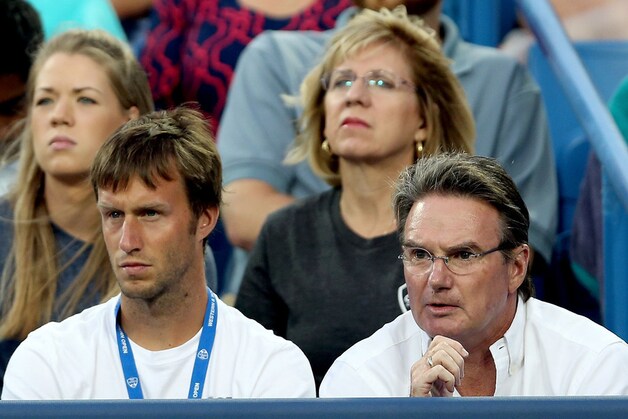 Jimmy Connors (r).