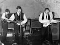 The Beatles op 22 augustus 1962 in The Cavern Club, waar de groep in de beginjaren van haar carrière bijna 300 keer zou optreden.